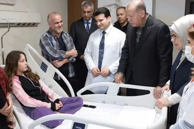 Ərdoğan zəlzələdən zərər görənləri ziyarət etdi - FOTOLAR