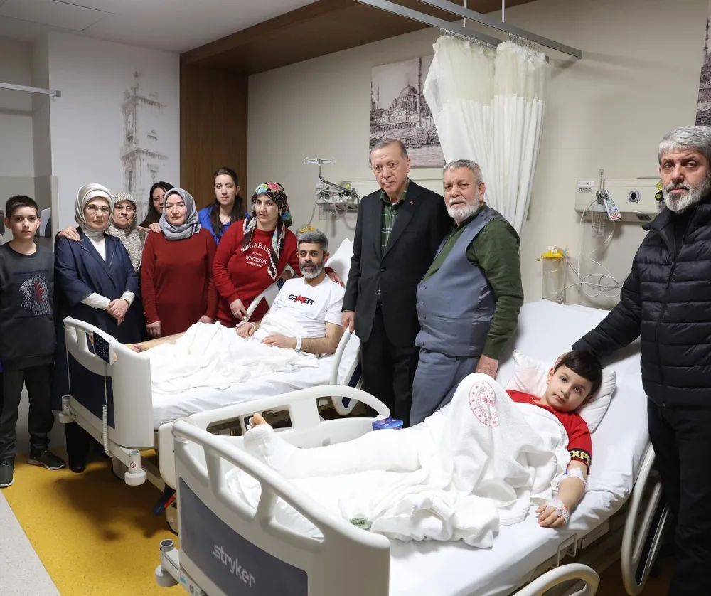 Ərdoğan zəlzələdən zərər görənləri ziyarət etdi - FOTOLAR