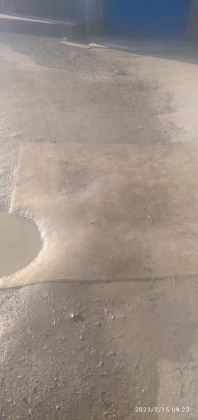 Dünyada bir ilk: - Bakıda dağılmış yolu xalça ilə “yamadılar”