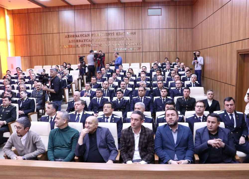 Baş Prokuror “Əqrəb mövsümü”nün heyətini təltif etdi - Fotolar