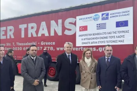 Yunanıstan Türkiyəyə 4 yük maşını yardım aparacaq