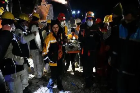 Zəlzələdən 11 gün sonra bir nəfər sağ tapıldı