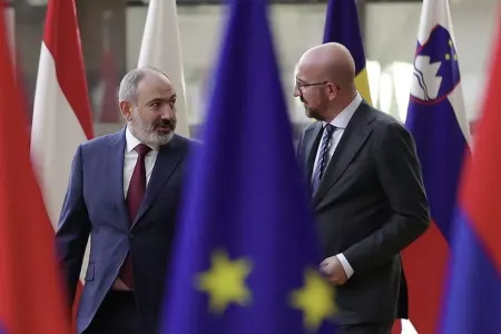 Paşinyan Şarl Mişellə qeyri-rəsmi görüş keçirib