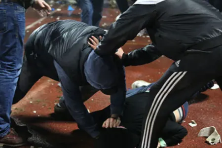 Toyda oynamaq üstə dava saldı, restorandan çölə atıldı