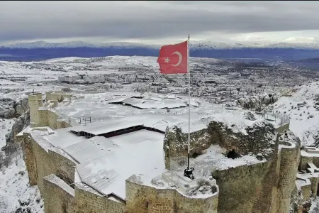 3 böyük zəlzələnin yaşandığı 5000 illik məhəllədə bir daş da tərpənmədi