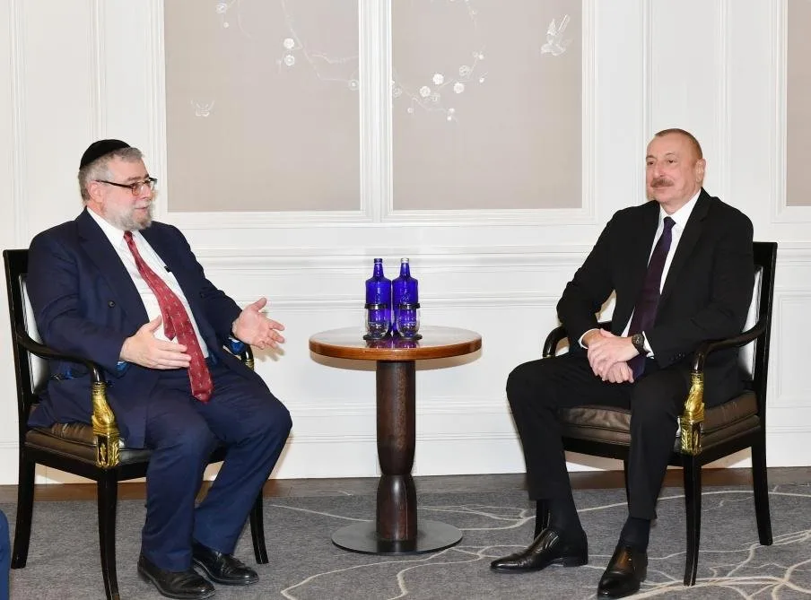 Prezident İlham Əliyev Münxendə Avropa Ravvinləri Konfransının prezidenti ilə görüşüb