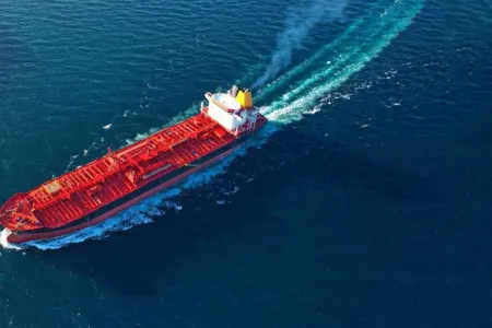 İran Fars körfəzində İsrail tankerinə hücum edib