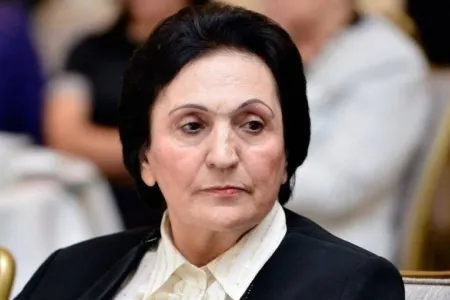 Sabiq rektor Nurlana Əliyeva şöbə müdirini ona cadu etməkdə ittiham edib