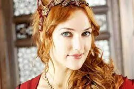 Meryem Üzerli zəlzələ qurbanları üçün Dubayda yardım topladı