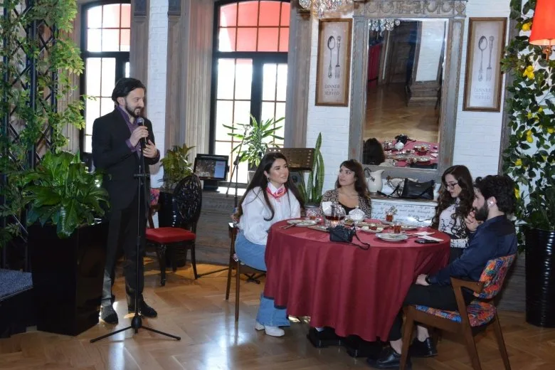 Məşhur mahnıya yeni nəfəs verdi - - FOTO