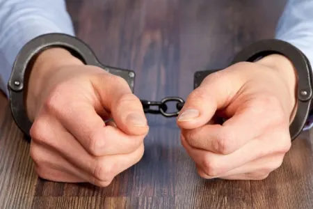 Azərbaycanda dayını öldürüb bacısı oğlunu ölümcül edən gəncə bu cəza verildi