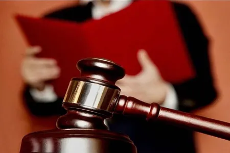 Qardaşını qəbiristanlıqda oraqla öldürdü