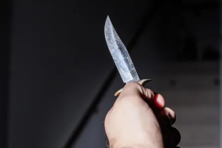 Şagird dərs vaxtı qadın müəllimi bıçaqlayıb öldürdü