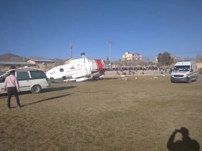 İranda naziri daşıyan helikopter qəzaya uğradı - FOTOLAR