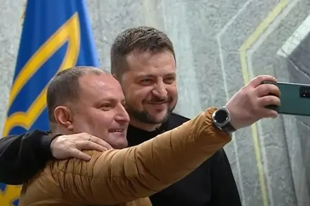 Azərbaycanlı jurnalist selfi istədi, Zelenski belə reaksiya verdi - Video