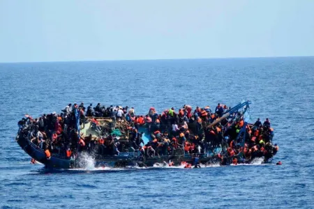 İtaliyada gəminin batması nəticəsində 58 miqrant ölüb
