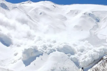 Tacikistanda qar uçqunu olub, ölənlər var