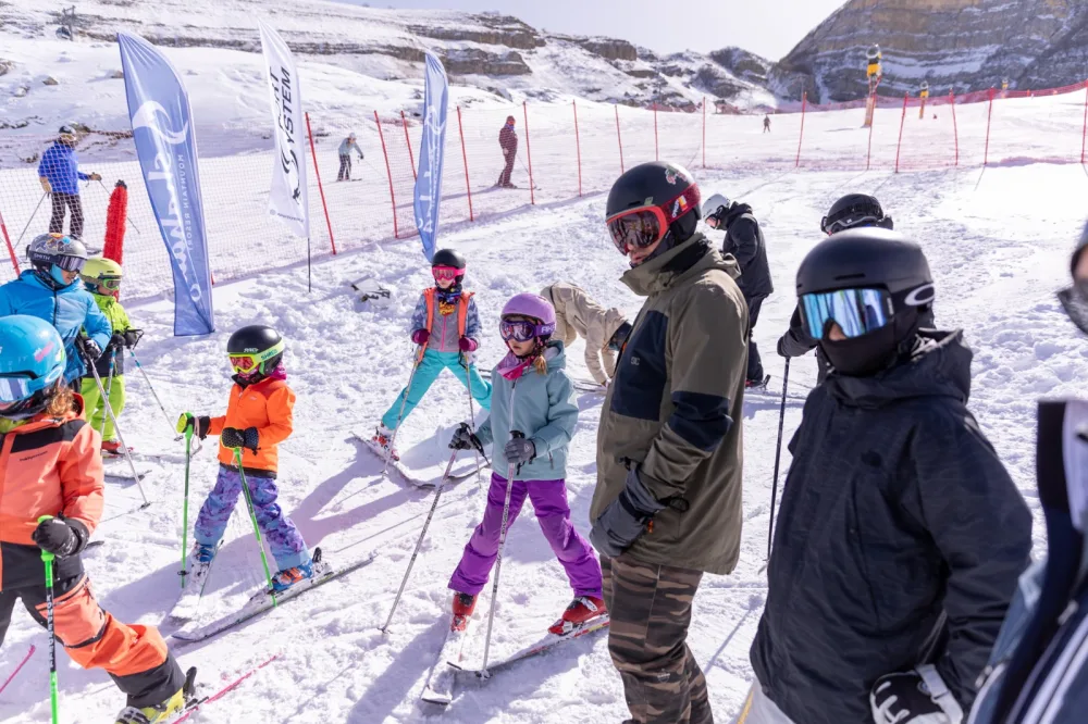 Yaponiyalı peşəkar idmançılar xizəksevərlərə Şahdağda master-klass keçdilər - FOTOLAR