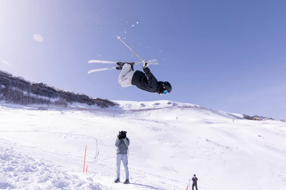 Yaponiyalı peşəkar idmançılar xizəksevərlərə Şahdağda master-klass keçdilər - FOTOLAR
