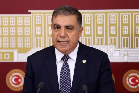 Türkiyədəki zəlzələdə 11 qohumunu itirən deputat: - “Heç birinin dəfninə gedə bilmədim”