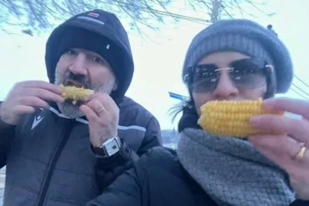 Paşinyanın görüntüləri müzakirələrə səbəb oldu - — FOTOLAR