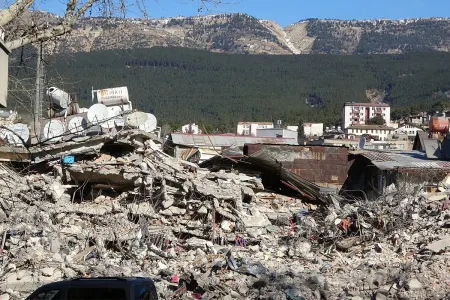 Türkiyədə zəlzələ nəticəsində dəyən ziyanın 34 milyard dolları keçəcəyi gözlənilir