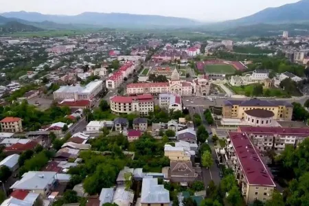 Azərbaycan rəsmiləri Qarabağda erməni sakinlərlə görüşdülər - FOTO