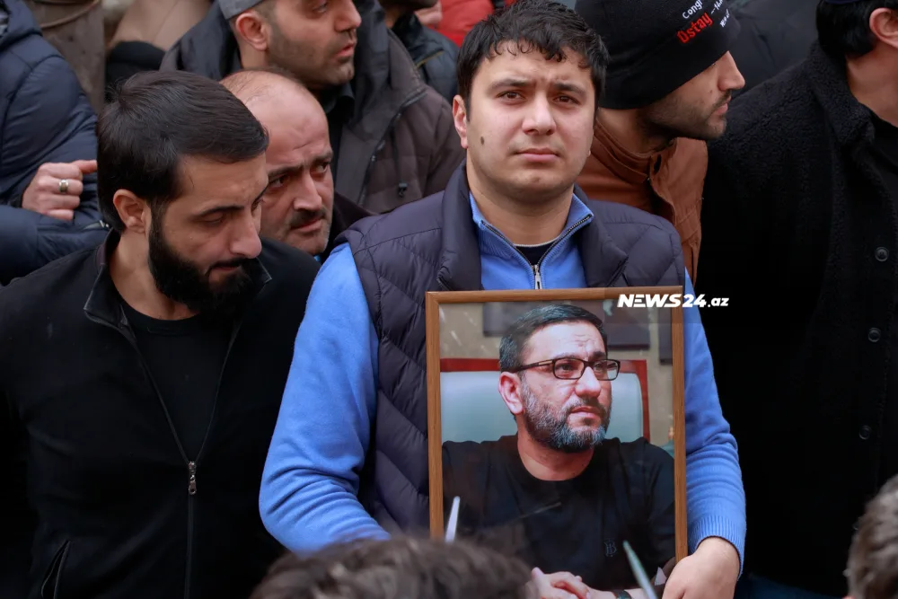 İnsanlar Hacı Şahinlə vidalaşır - FOTOLAR