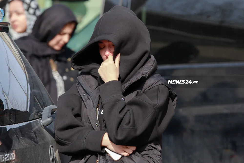 İnsanlar Hacı Şahinlə vidalaşır - FOTOLAR