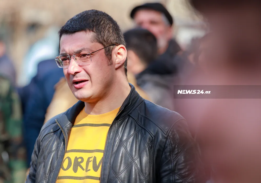 İnsanlar Hacı Şahinlə vidalaşır - FOTOLAR