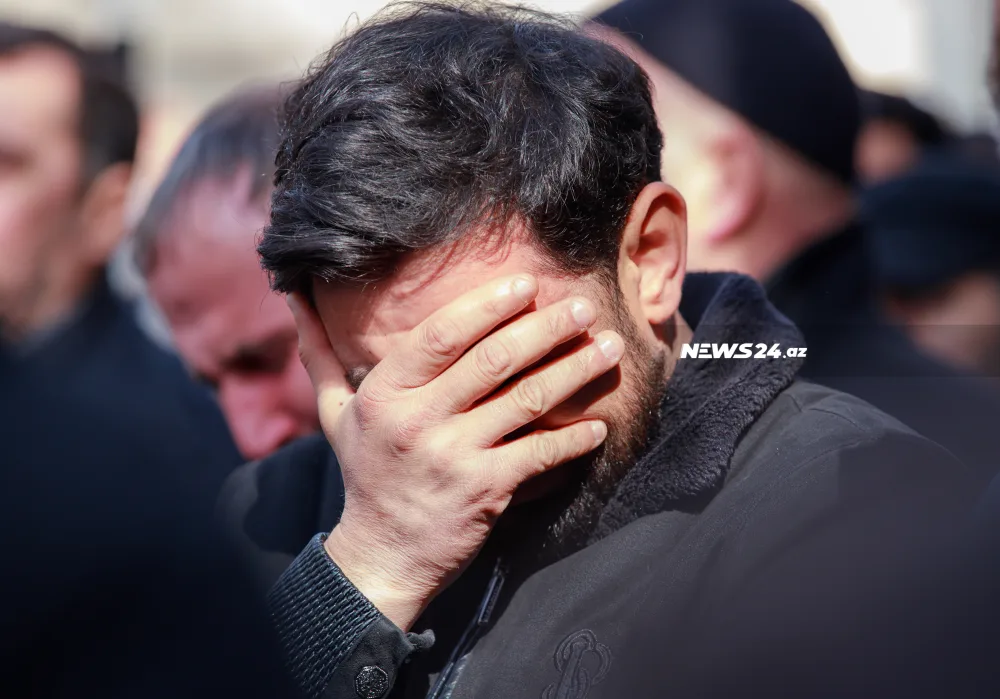 İnsanlar Hacı Şahinlə vidalaşır - FOTOLAR