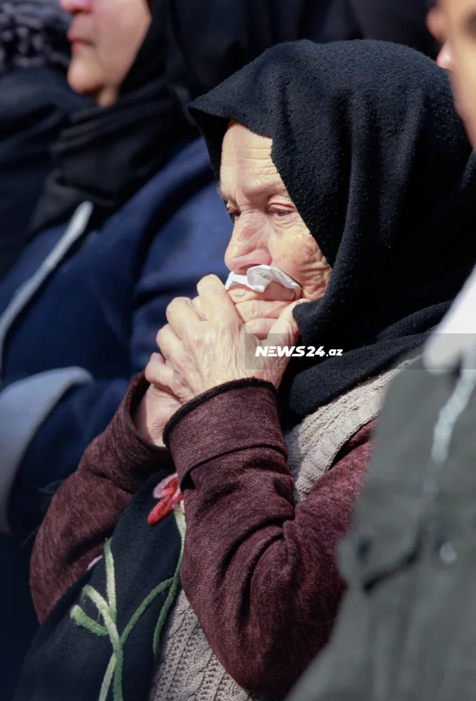 İnsanlar Hacı Şahinlə vidalaşır - FOTOLAR