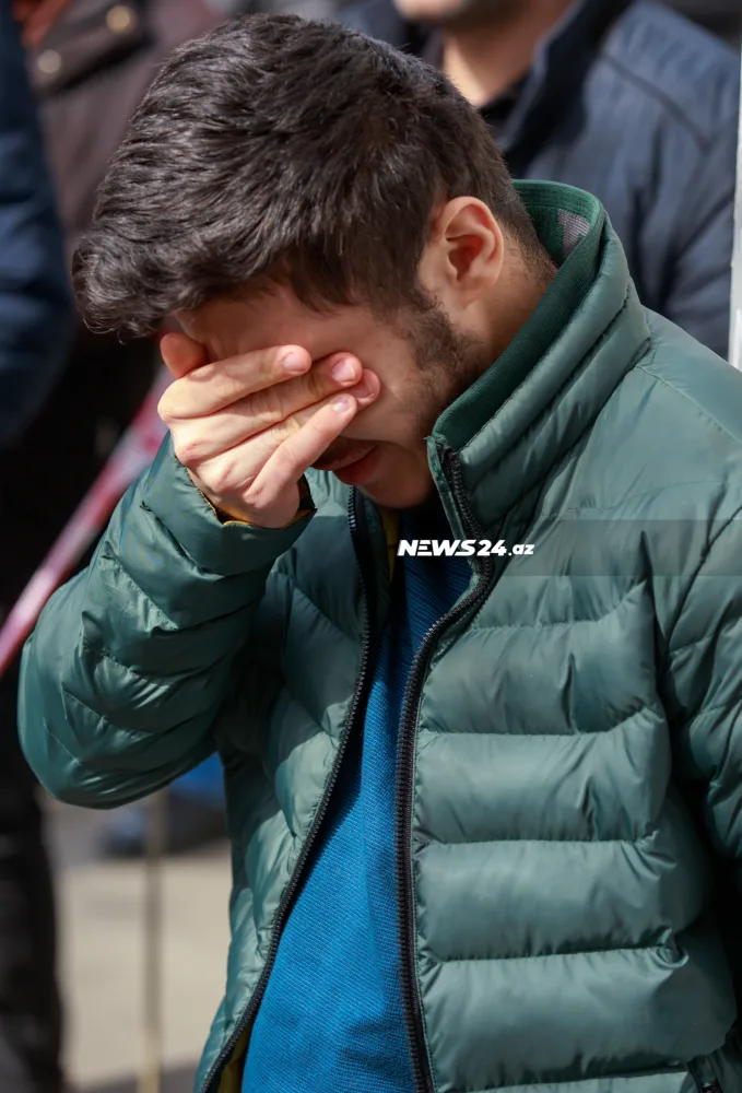 İnsanlar Hacı Şahinlə vidalaşır - FOTOLAR