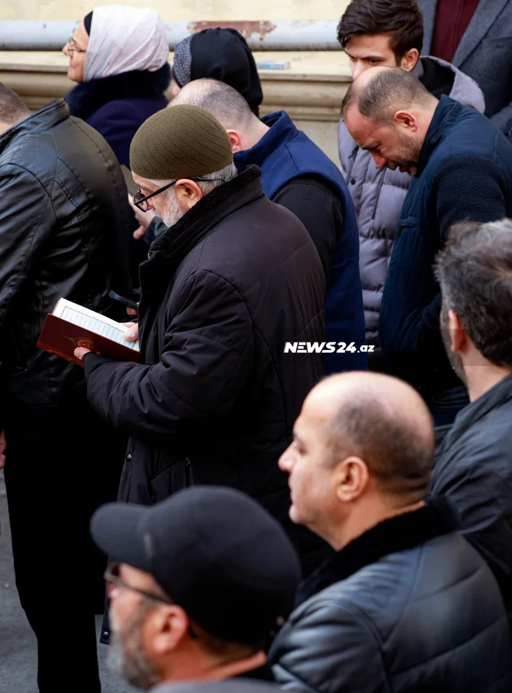 İnsanlar Hacı Şahinlə vidalaşır - FOTOLAR