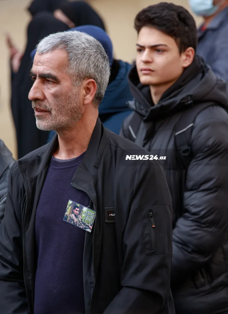 İnsanlar Hacı Şahinlə vidalaşır - FOTOLAR