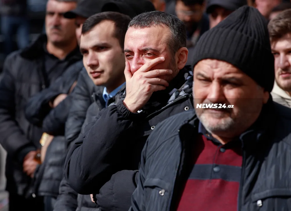 İnsanlar Hacı Şahinlə vidalaşır - FOTOLAR