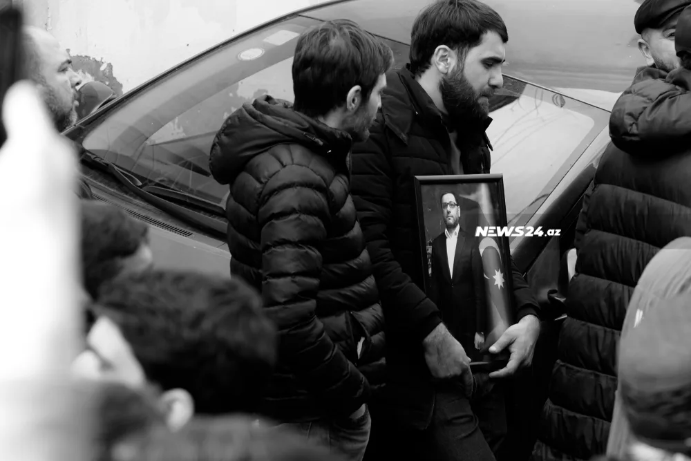 İnsanlar Hacı Şahinlə vidalaşır - FOTOLAR