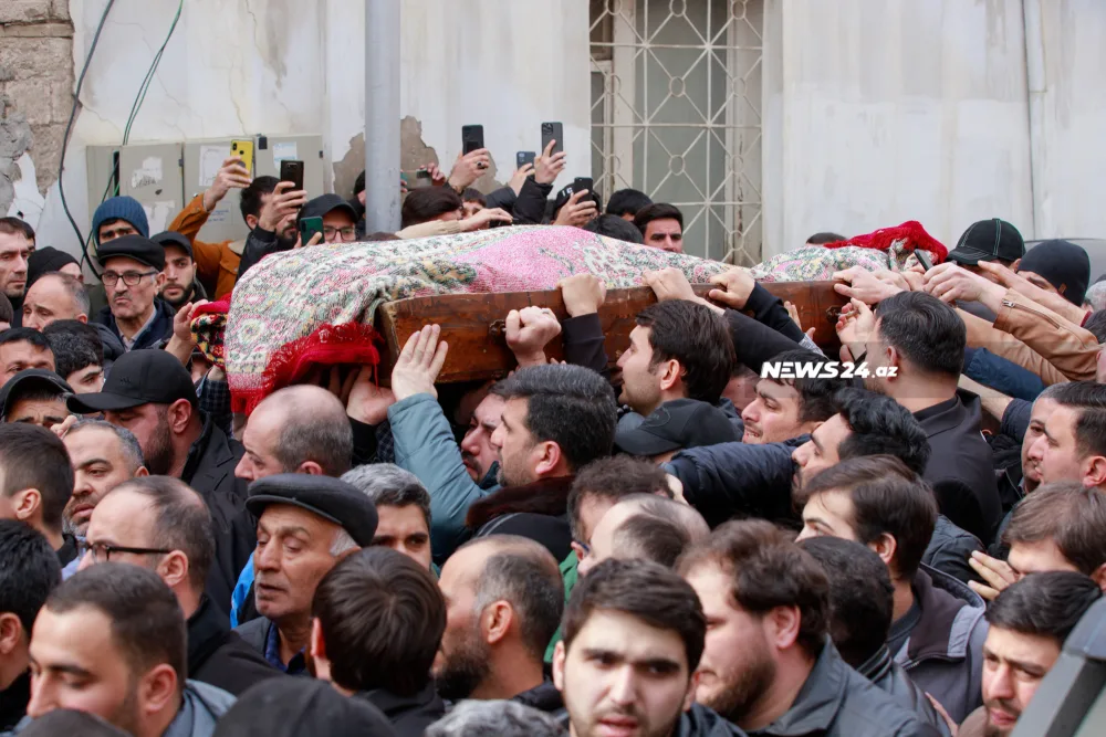 İnsanlar Hacı Şahinlə vidalaşır - FOTOLAR