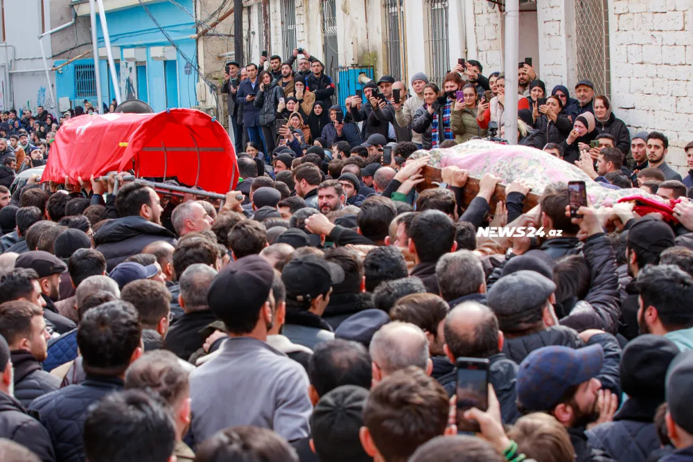İnsanlar Hacı Şahinlə vidalaşır - FOTOLAR