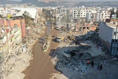 Zəlzələdə dağılan binalara görə 218 nəfər həbs edildi