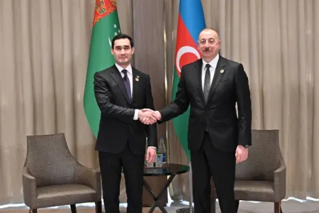 İlham Əliyev Türkmənistan Prezidenti ilə görüşdü