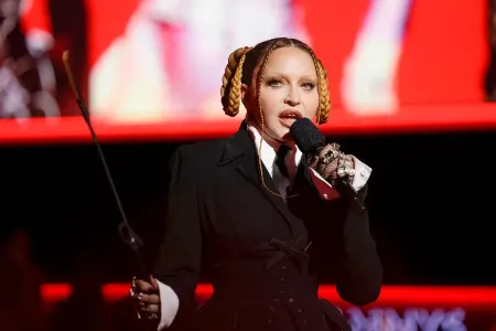 Madonnanın 29 yaşlı yeni sevgilisi - FOTO