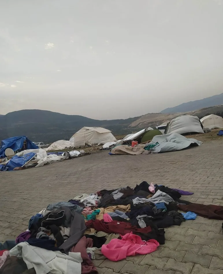 Zəlzələ evlərini dağıtmışdı, külək çadırlarını uçurdu - FOTOLAR