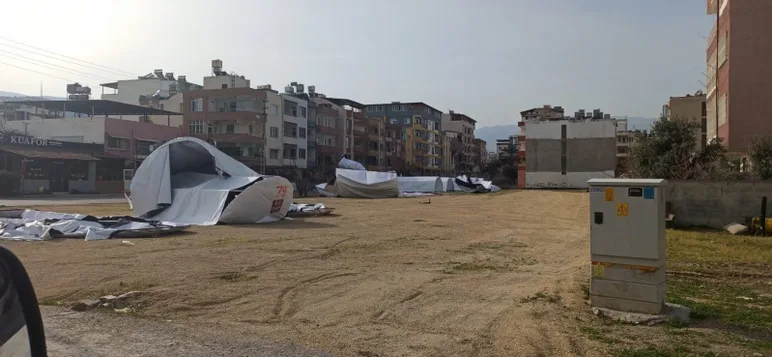 Zəlzələ evlərini dağıtmışdı, külək çadırlarını uçurdu - FOTOLAR