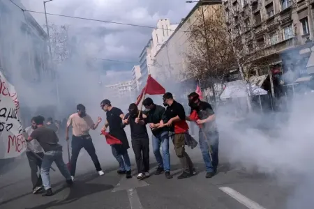 Daha bir ölkədə hökumət əleyhinə etirazlar başladı - FOTO