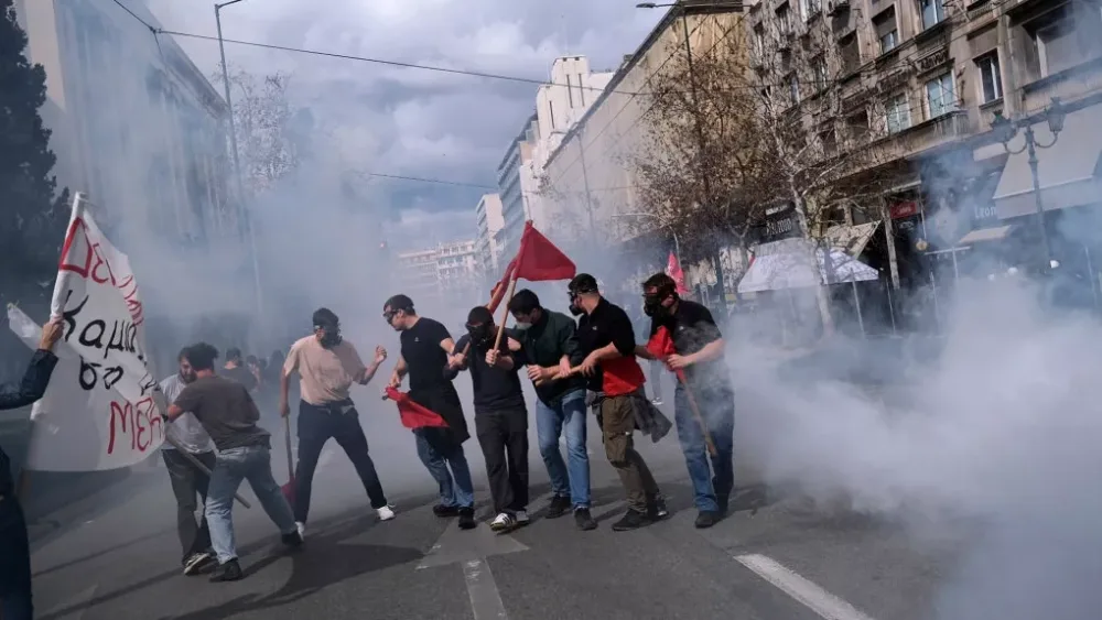 Daha bir ölkədə hökumət əleyhinə etirazlar başladı - FOTO