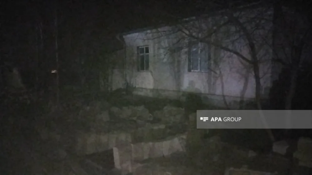 Güclü külək Ağdamda evin daş hasarını uçurub - FOTO