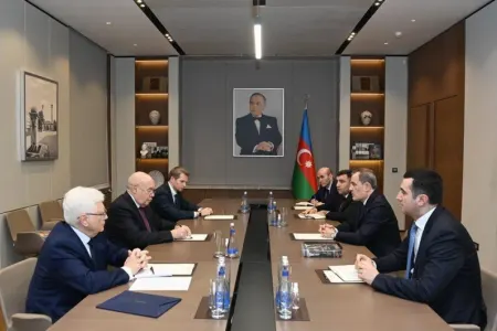Bayramov Putinin xüsusi nümayəndəsini erməni təxribatları barədə məlumatlandırıb