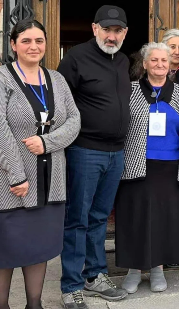 Paşinyan bu dəfə şalvarı ilə gündəm oldu - FOTO