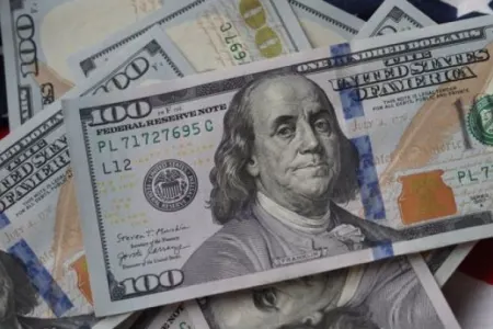 Tapılan 30 milyon dollar polisə təhvil verildi